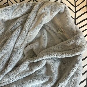 Aerie Size XS/S Women's Gray Plush Bath Robe